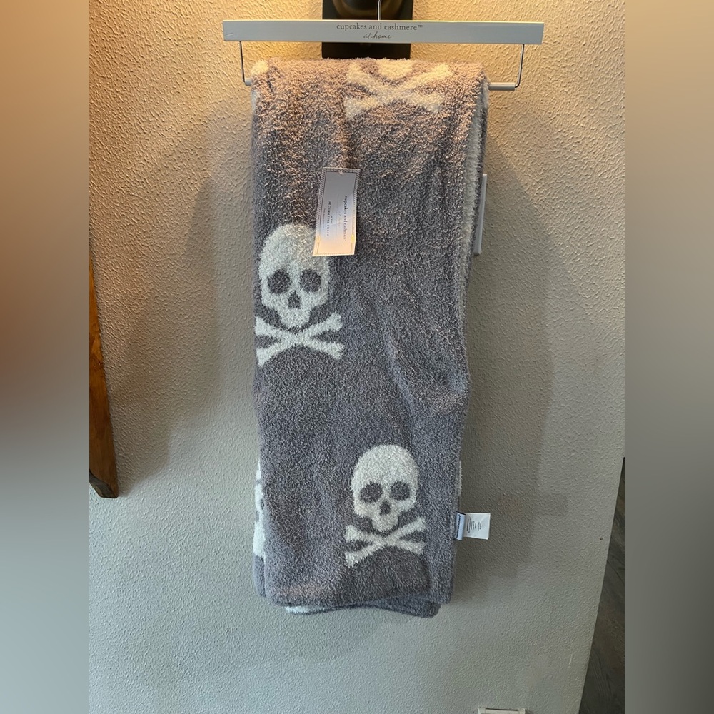 Cupcakes and Cashmere knit skull and crossbones plush throw - 50”x60” New!